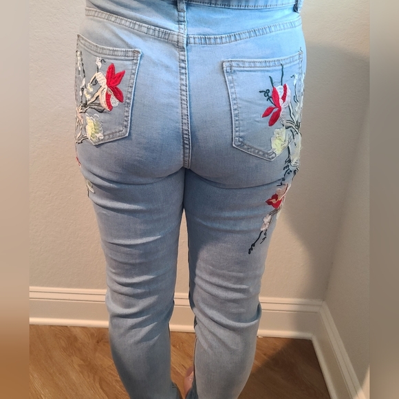 Shein flowered women’s denim - Picture 5 of 5